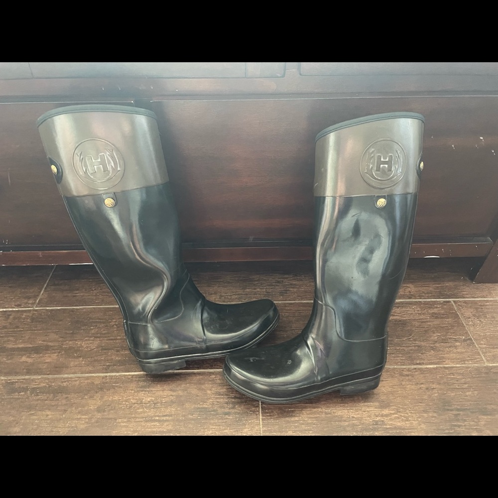 Women’s Hunter Rain Boots. Regent Carlyle